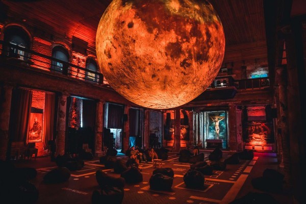 Куда пойти в Петербурге с друзьями?