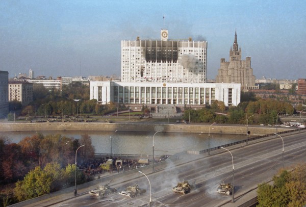 &laquo;Не надо садиться в автобус с депутатами. Вас убьют&raquo;. Как штурмовали Белый дом в 1993 году