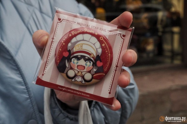 &laquo;Ни черта не поняла, но ничего, постою&raquo;. &laquo;Фонтанка&raquo; узнала за чем третий день выстраивается огромная очередь на Каменноостровском проспекте