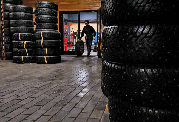 &laquo;Вы можете оформить рассрочку&raquo;. Сколько в Петербурге стоит переобуться в новую зимнюю резину