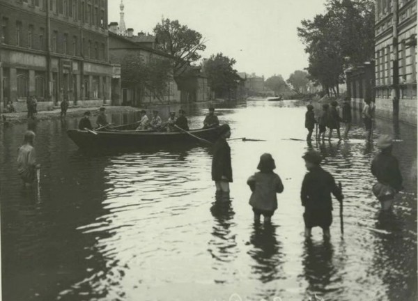 Вода, вода, кругом вода: история разрушительных наводнений в Петербурге