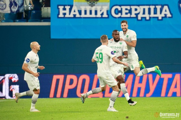 Ошибка Алипа и слезы Сергеева. Как &laquo;Зенит&raquo; пропустил первым, но сумел победить &laquo;Ахмат&raquo;