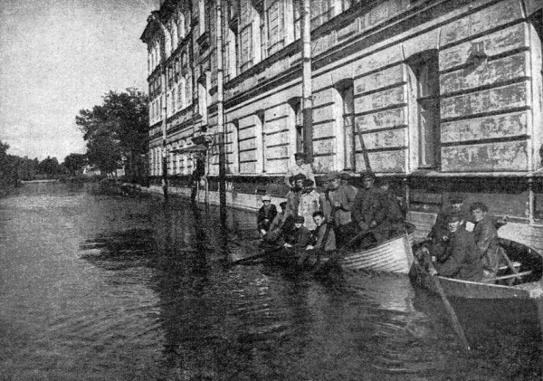 Вода, вода, кругом вода: история разрушительных наводнений в Петербурге