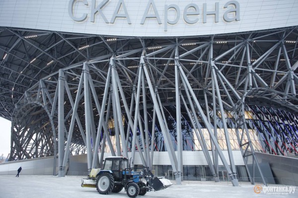 Посмотрите на самую большую в мире ледовую арену. Ее открыли в Петербурге