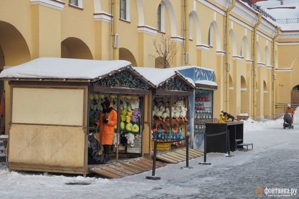 Закупиться подарками и почувствовать атмосферу праздника. Гид по рождественским ярмаркам и базарам Петербурга