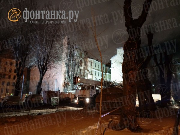 &laquo;А где дом&raquo;? Что рассказывают соседи рухнувшего флигеля на Гороховой