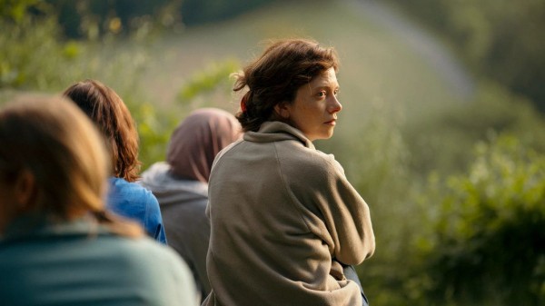 Социальный хоррор: рецензия на фильм &laquo;Холли&raquo;