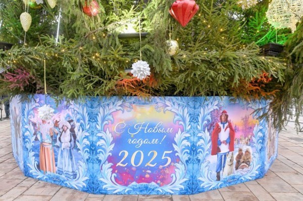 В Кремле нарядили главную ёлку страны