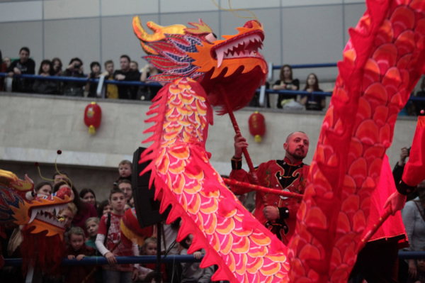 По центру Москвы пройдут гигантские символы года