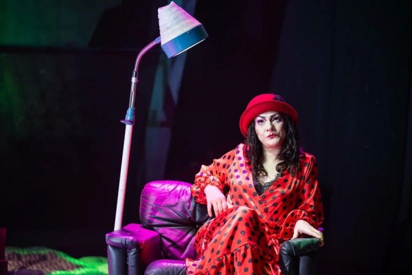 Не жизнь, а клоунада: рецензия на спектакль &laquo;Попытка не пытка&raquo; в Театре на Васильевском