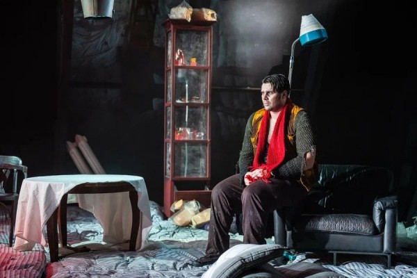 Не жизнь, а клоунада: рецензия на спектакль &laquo;Попытка не пытка&raquo; в Театре на Васильевском