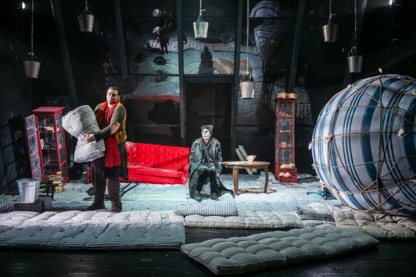 Не жизнь, а клоунада: рецензия на спектакль &laquo;Попытка не пытка&raquo; в Театре на Васильевском