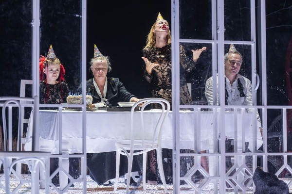 В начале было Слово: рецензия на спектакль &laquo;Жертвоприношение&raquo; в Театре на Васильевском