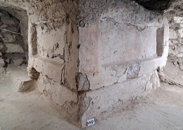 Скелеты младенцев и погребальные предметы: в древнем городе майя обнаружили алтарь со страшными находками