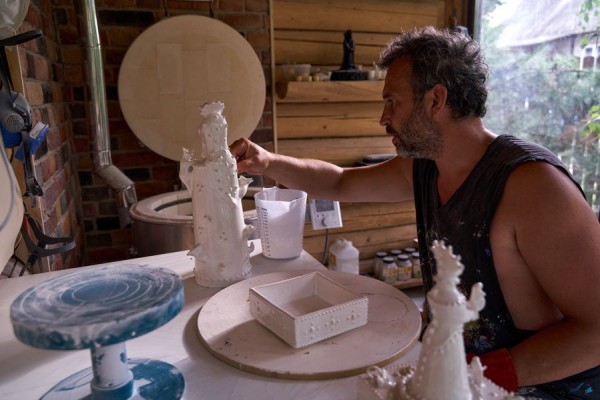 Хочу, чтобы красота пронизывала быт человека: интервью с художником Никитой Макаровым