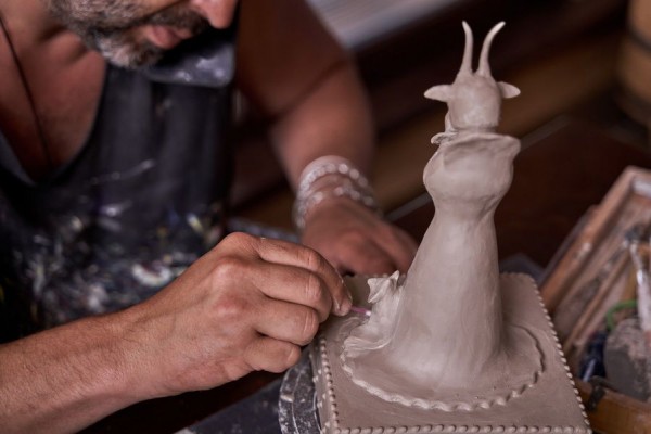 Хочу, чтобы красота пронизывала быт человека: интервью с художником Никитой Макаровым