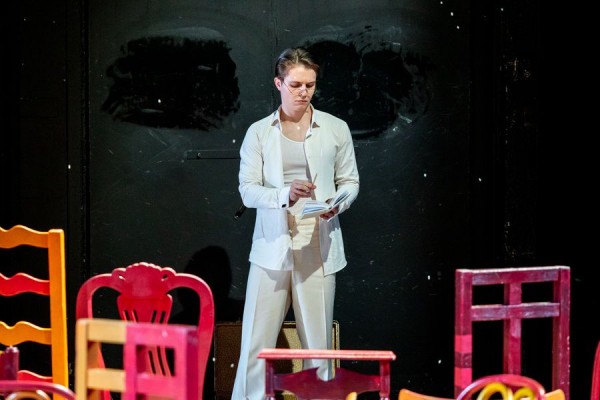 Последний день на Земле: рецензия на спектакль &laquo;Стулья&raquo; в Молодёжном театре на Фонтанке