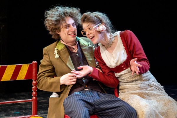 Последний день на Земле: рецензия на спектакль &laquo;Стулья&raquo; в Молодёжном театре на Фонтанке