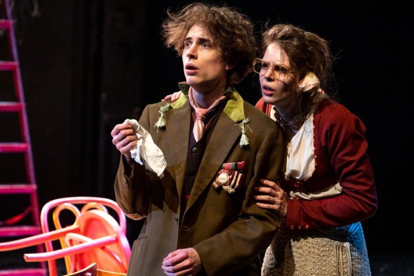 Последний день на Земле: рецензия на спектакль &laquo;Стулья&raquo; в Молодёжном театре на Фонтанке