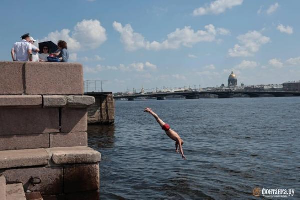 Вот к нам и вернулся 2007-й. Петербург отмечает День ВМФ без размаха последних лет 