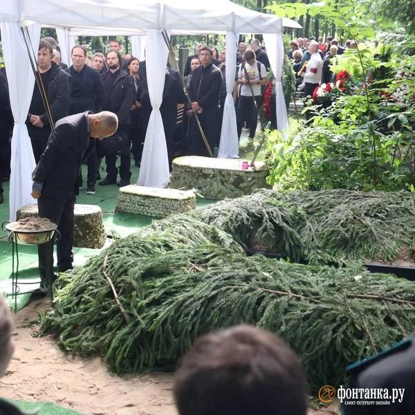 «Честь имею». Как в Петербурге проводили в последний путь Романа Старовойта «Честь имею». Как в Петербурге проводили в последний путь Романа Старовойта