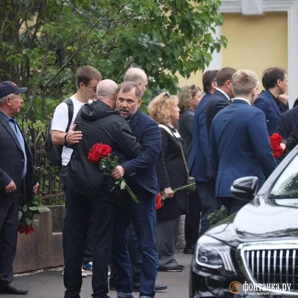 «Честь имею». Как в Петербурге проводили в последний путь Романа Старовойта «Честь имею». Как в Петербурге проводили в последний путь Романа Старовойта