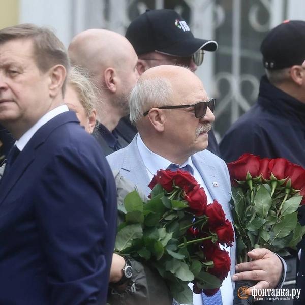 «Честь имею». Как в Петербурге проводили в последний путь Романа Старовойта «Честь имею». Как в Петербурге проводили в последний путь Романа Старовойта