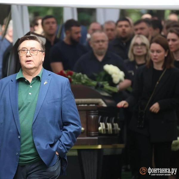 «Честь имею». Как в Петербурге проводили в последний путь Романа Старовойта «Честь имею». Как в Петербурге проводили в последний путь Романа Старовойта