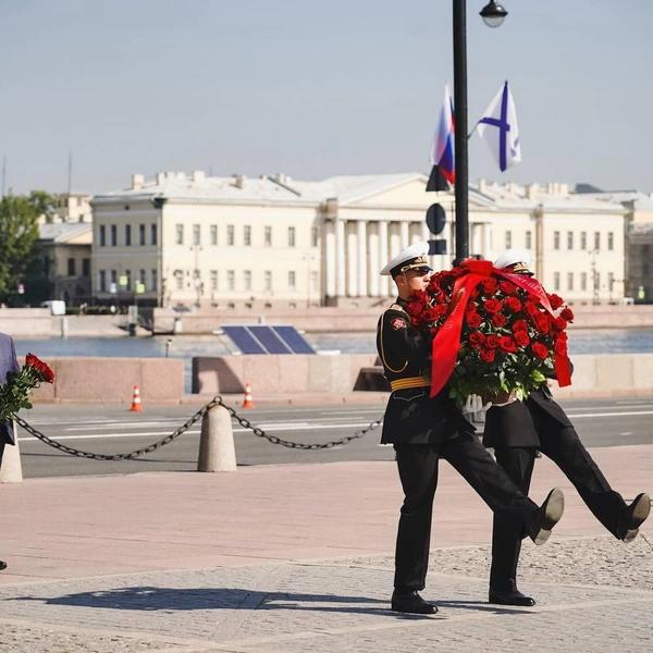 Вот к нам и вернулся 2007-й. Петербург отмечает День ВМФ без размаха последних лет 