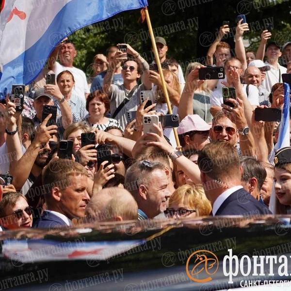 Вот к нам и вернулся 2007-й. Петербург отмечает День ВМФ без размаха последних лет 
