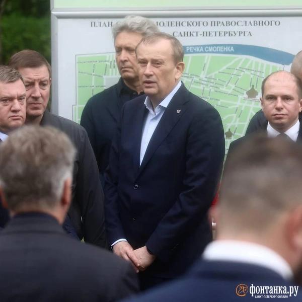 На Смоленском кладбище готовятся начать похороны экс-министра транспорта Романа Старовойта. Приехали его бывшие коллеги На Смоленском кладбище готовятся начать похороны экс-министра транспорта Романа Старовойта. Приехали его бывшие коллеги