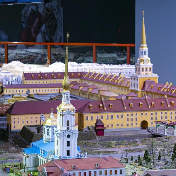 Переезд равен двум пожарам? Владельцы БЦ &laquo;Сенатор&raquo; выселяют уникальный музей-макет петровского Петербурга с &laquo;Адмиралтейской&raquo;
