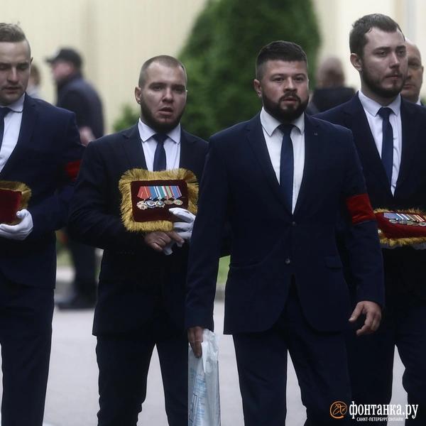 «Честь имею». Как в Петербурге проводили в последний путь Романа Старовойта «Честь имею». Как в Петербурге проводили в последний путь Романа Старовойта