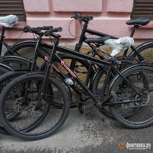 &laquo;А зачем дороги тогда?&raquo; Курьеры пока не приняли запреты Смольного всерьез