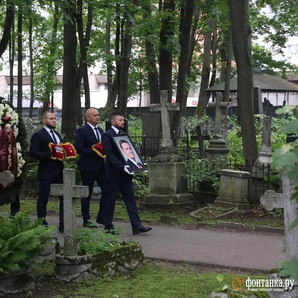 «Честь имею». Как в Петербурге проводили в последний путь Романа Старовойта «Честь имею». Как в Петербурге проводили в последний путь Романа Старовойта