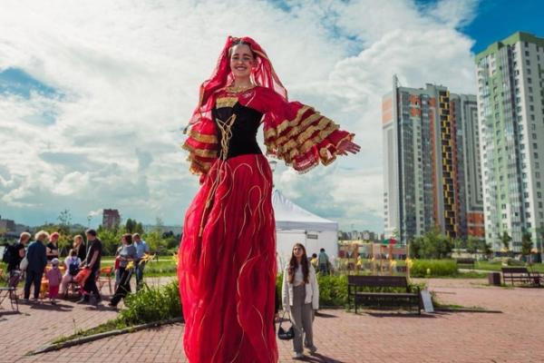 Куда пойти 18&ndash;20 июля: &laquo;Ночь музыки&raquo; в Гатчине, фестиваль уличных театров &laquo;Елагин Парк&raquo; и сериал в кино