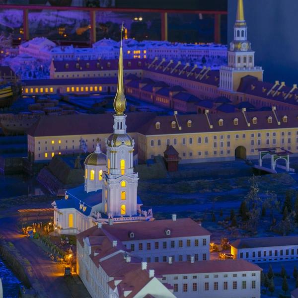 Переезд равен двум пожарам? Владельцы БЦ &laquo;Сенатор&raquo; выселяют уникальный музей-макет петровского Петербурга с &laquo;Адмиралтейской&raquo;