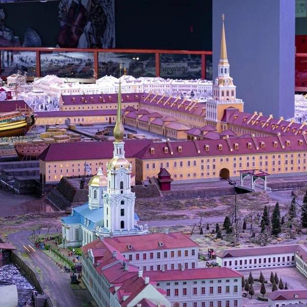 Переезд равен двум пожарам? Владельцы БЦ &laquo;Сенатор&raquo; выселяют уникальный музей-макет петровского Петербурга с &laquo;Адмиралтейской&raquo;