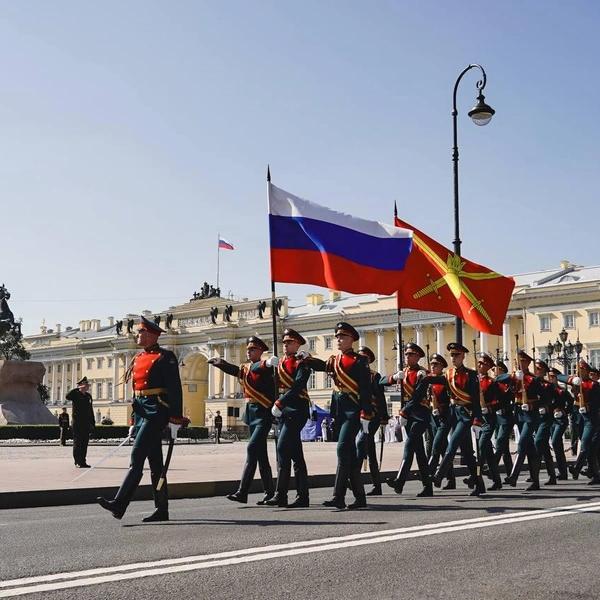 Вот к нам и вернулся 2007-й. Петербург отмечает День ВМФ без размаха последних лет 