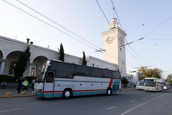 Сутки в автобусе, блокпосты и три новых региона: нетривиальный путь в Крым Сутки в автобусе, блокпосты и три новых региона: нетривиальный путь в Крым