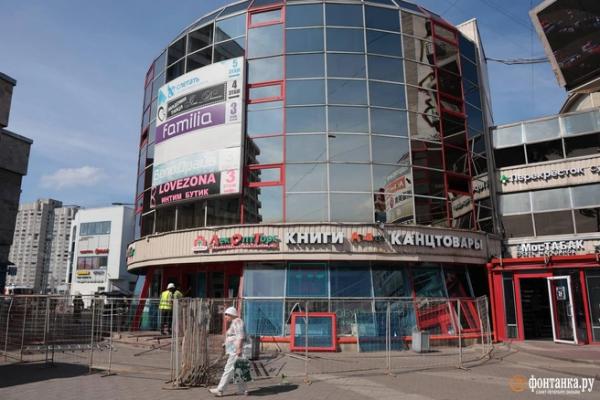 &laquo;Макси Сопот&raquo; не вписался в габариты. Почему сносят популярный ТЦ на Васильевском острове