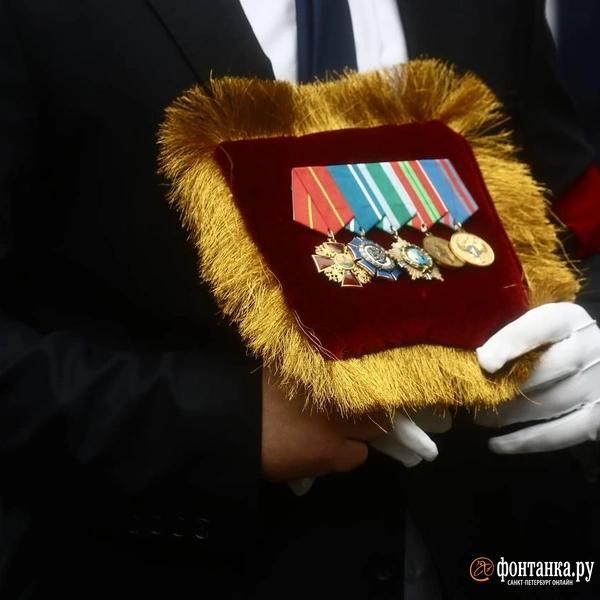 На Смоленском кладбище готовятся начать похороны экс-министра транспорта Романа Старовойта. Приехали его бывшие коллеги На Смоленском кладбище готовятся начать похороны экс-министра транспорта Романа Старовойта. Приехали его бывшие коллеги