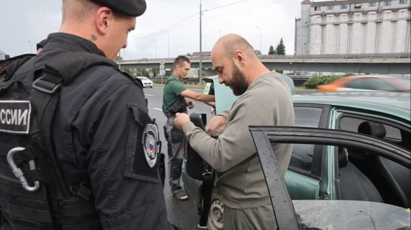 Автоинспекторы нашли у водителей в Центральном районе Петербурга проблемы с законом