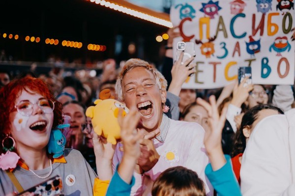 &laquo;Мы стараемся подходить к песне через театр&raquo;: интервью с создателями проекта СмешBand Мариной Ланда и Сергеем Васильевым