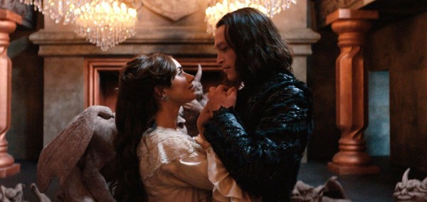 Бескровный балаганчик: рецензия на фильм &laquo;Дракула&raquo; Люка Бессона