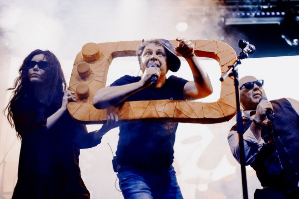 &laquo;Мы стараемся подходить к песне через театр&raquo;: интервью с создателями проекта СмешBand Мариной Ланда и Сергеем Васильевым