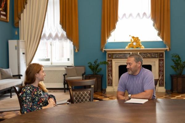 &laquo;Парламент стал более открытым&raquo;. Александр Бельский &mdash; о пешеходном Петербурге, выходе с &laquo;Театральной&raquo; и запрете гаджетов для детей