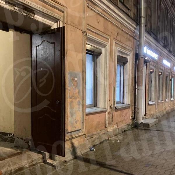 Выселить за 30 минут. В центре Петербурга жильцов дома попросили с вещами на выход из-за аварийной стены