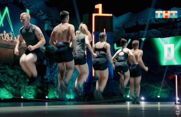 Падали даже чемпионы. В &laquo;Титанах&raquo; устроили русскую &laquo;Игру в кальмара&raquo;, а после едва не подрались