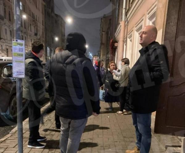 Выселить за 30 минут. В центре Петербурга жильцов дома попросили с вещами на выход из-за аварийной стены